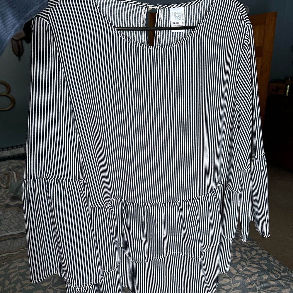 Women’s blouse pinstripe white and blue XL